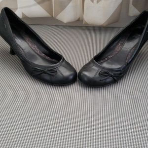 Dress shoe